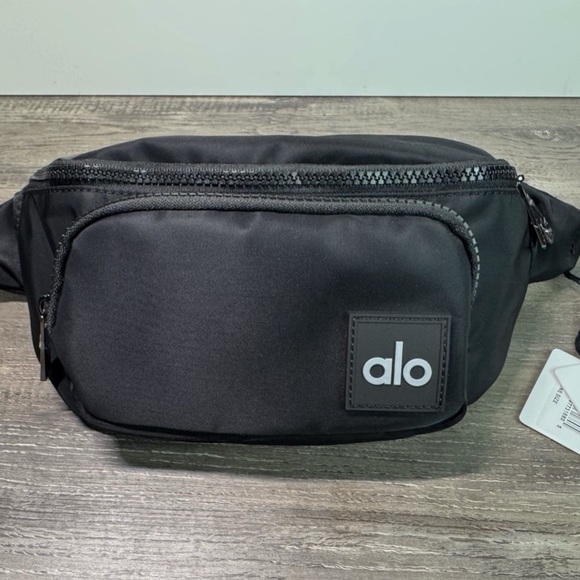 ALO Yoga Black Explorer Fanny Pack - Picture 3 of 7